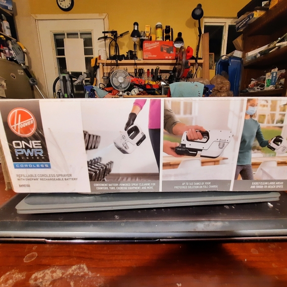 Hoover Cordless Refillable Sprayer with Battery and Charger - Picture 4 of 4